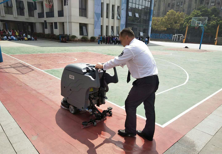 江西大型清潔設(shè)備多功能洗地機(jī)和電動(dòng)<a href=http://www.zghs123.cn target=_blank class=infotextkey>掃地車生產(chǎn)廠</a>